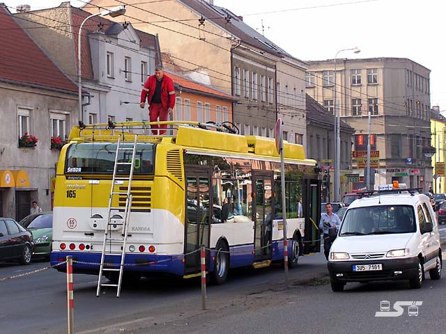 Kliknut�m okno zav�ete