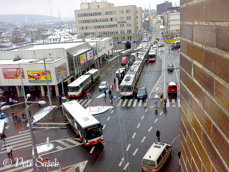 Kliknut�m okno zav�ete